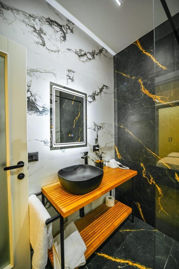Mon Ami Boutique Hotel Shkoder Luaran gambar