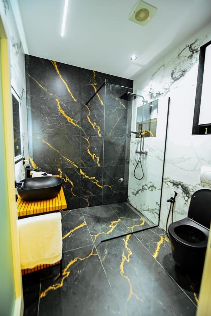 Mon Ami Boutique Hotel Shkoder Luaran gambar